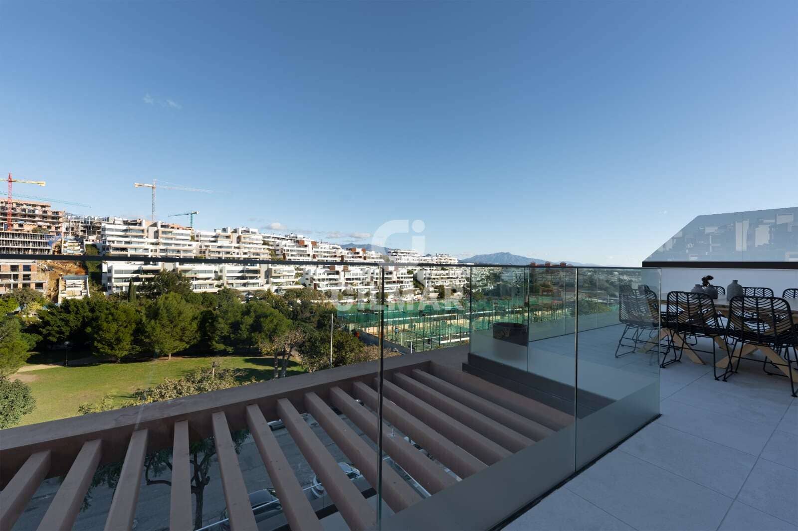 3 makuuhuone Kattohuoneisto myytävänä paikassa Estepona mukana uima-altaan 
autotalli - 975 000 € (Ref: 9583588)