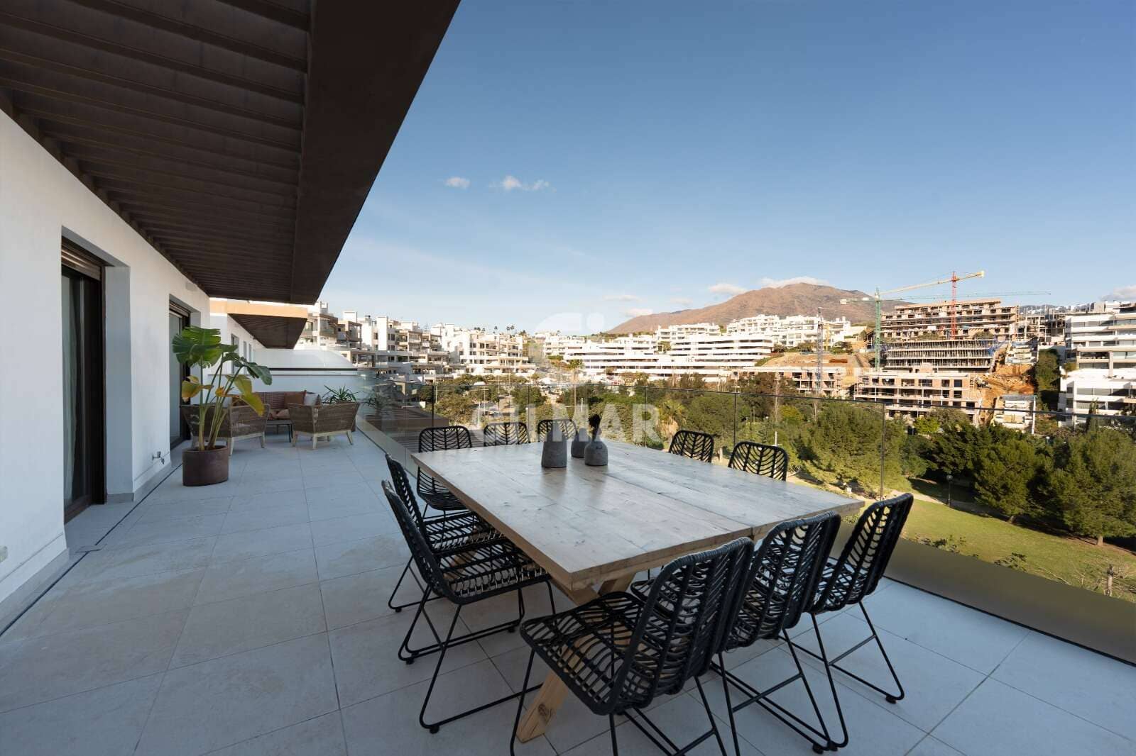 3 makuuhuone Kattohuoneisto myytävänä paikassa Estepona mukana uima-altaan 
autotalli - 975 000 € (Ref: 9583588)