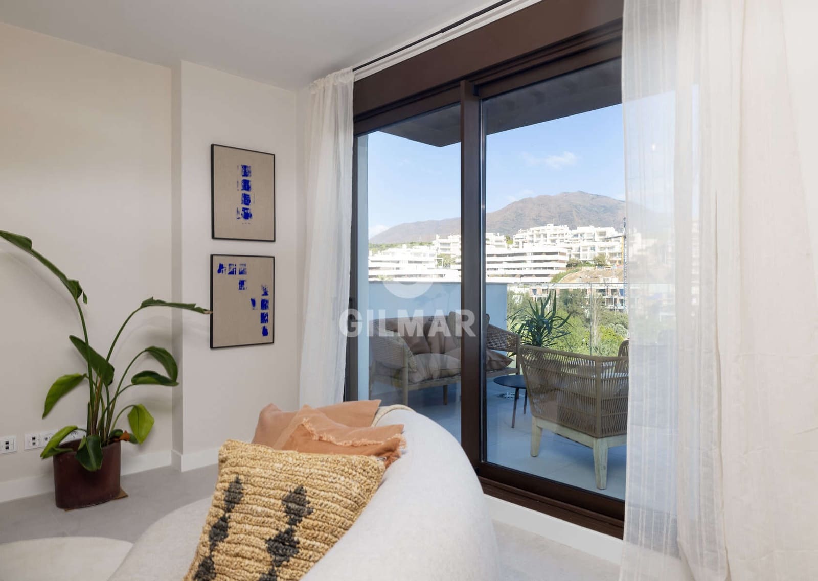 3 Zimmer Penthouse zu verkaufen in Estepona mit Pool Garage - 975.000 € (Ref: 9583588)