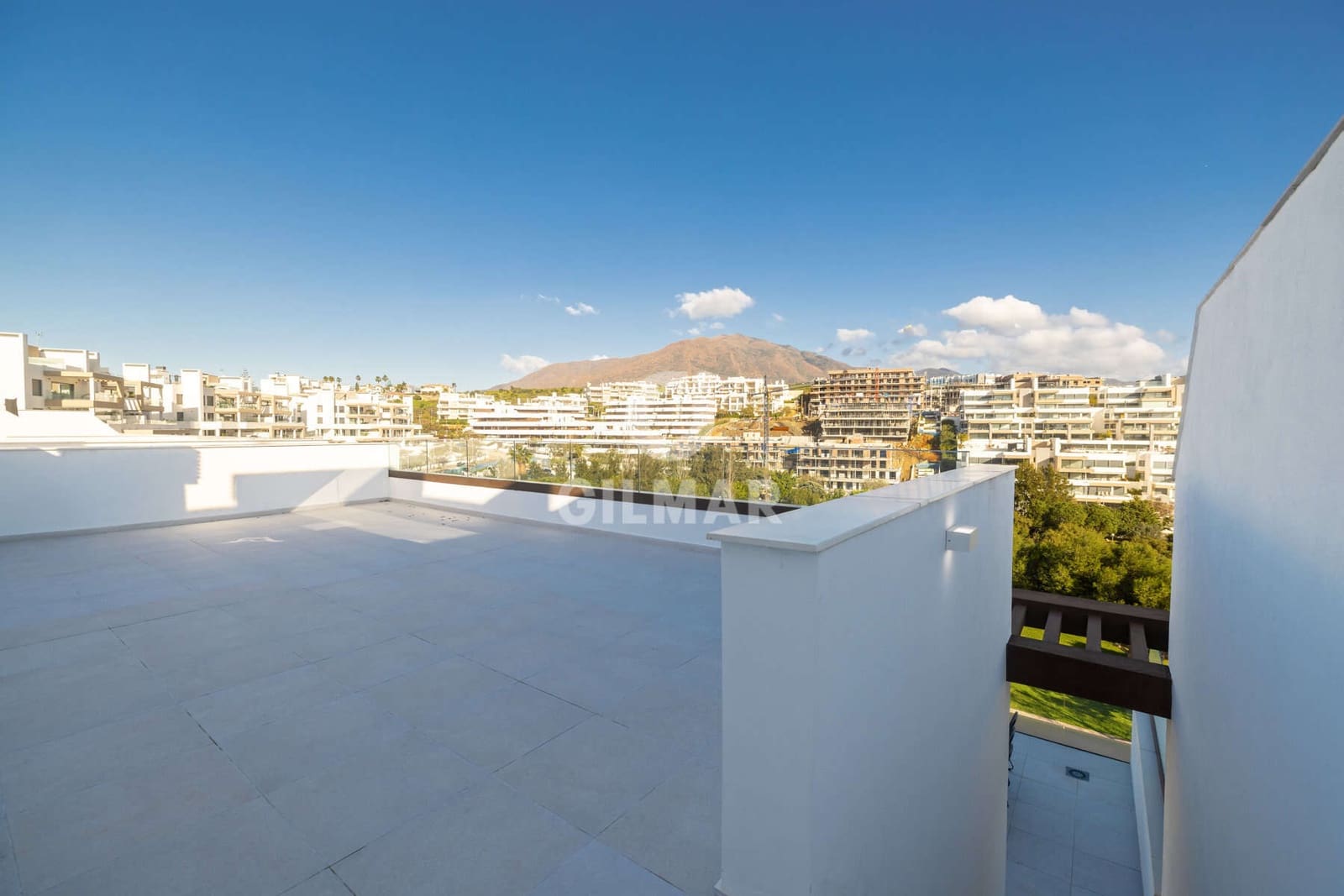 3 Zimmer Penthouse zu verkaufen in Estepona mit Pool Garage - 975.000 € (Ref: 9583588)