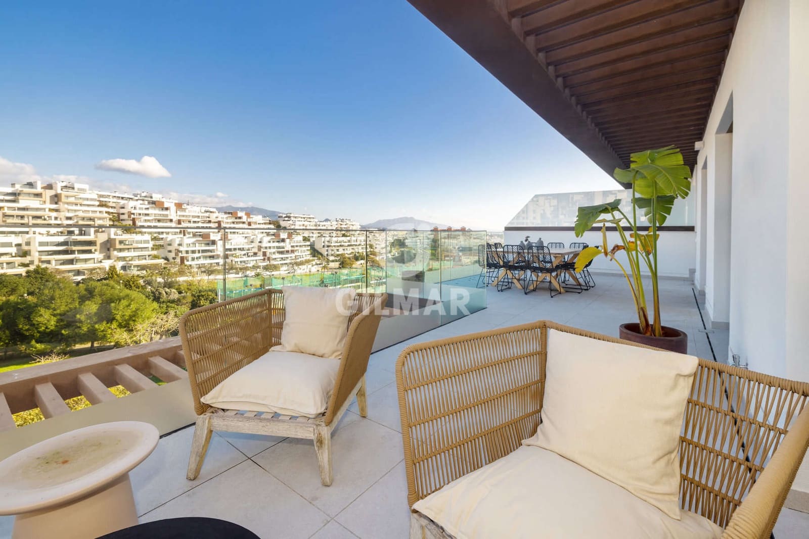 3 Zimmer Penthouse zu verkaufen in Estepona mit Pool Garage - 975.000 € (Ref: 9583588)