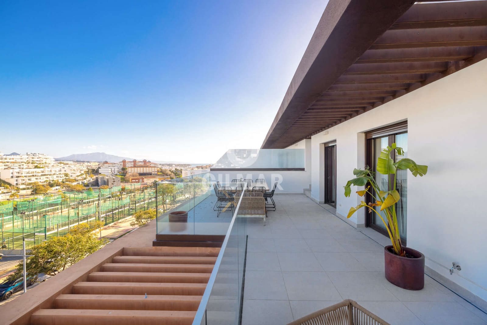 3 Zimmer Penthouse zu verkaufen in Estepona mit Pool Garage - 975.000 € (Ref: 9583588)