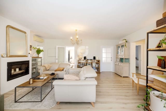 4 soveværelse Villa til salg i Centro, Estepona med swimmingpool garage - € 1.700.000 (Ref: 9592095)