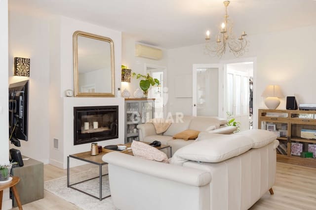 4 soveværelse Villa til salg i Centro, Estepona med swimmingpool garage - € 1.700.000 (Ref: 9592095)