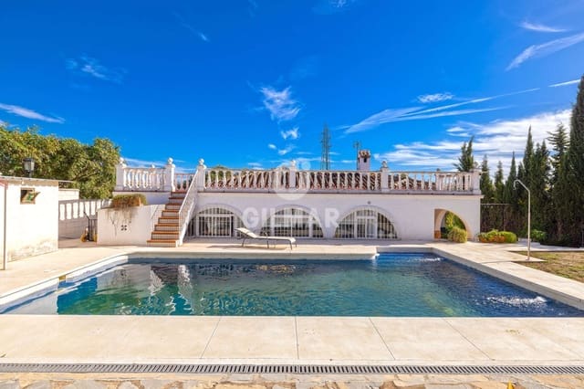 4 soveværelse Villa til salg i Centro, Estepona med swimmingpool garage - € 1.700.000 (Ref: 9592095)