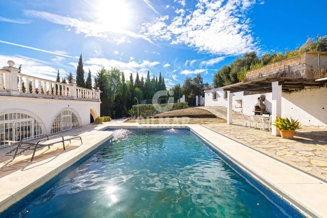 4 soveværelse Villa til salg i Centro, Estepona med swimmingpool garage - € 1.700.000 (Ref: 9592095)