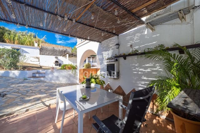 4 soveværelse Villa til salg i Centro, Estepona med swimmingpool garage - € 1.700.000 (Ref: 9592095)