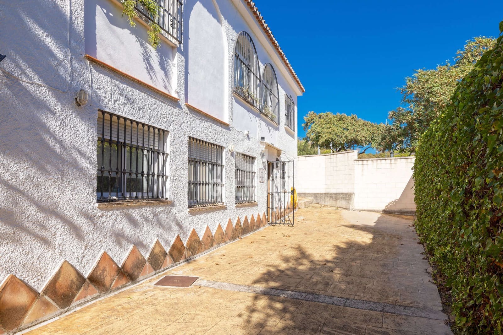 4 sovrum Villa till salu i Estepona med pool garage - 1 700 000 € (Ref: 9592095)