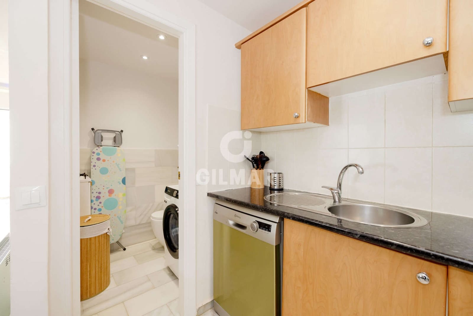 2 sovrum Semi-fristående Villa till salu i Estepona med pool - 375 000 € (Ref: 9592096)