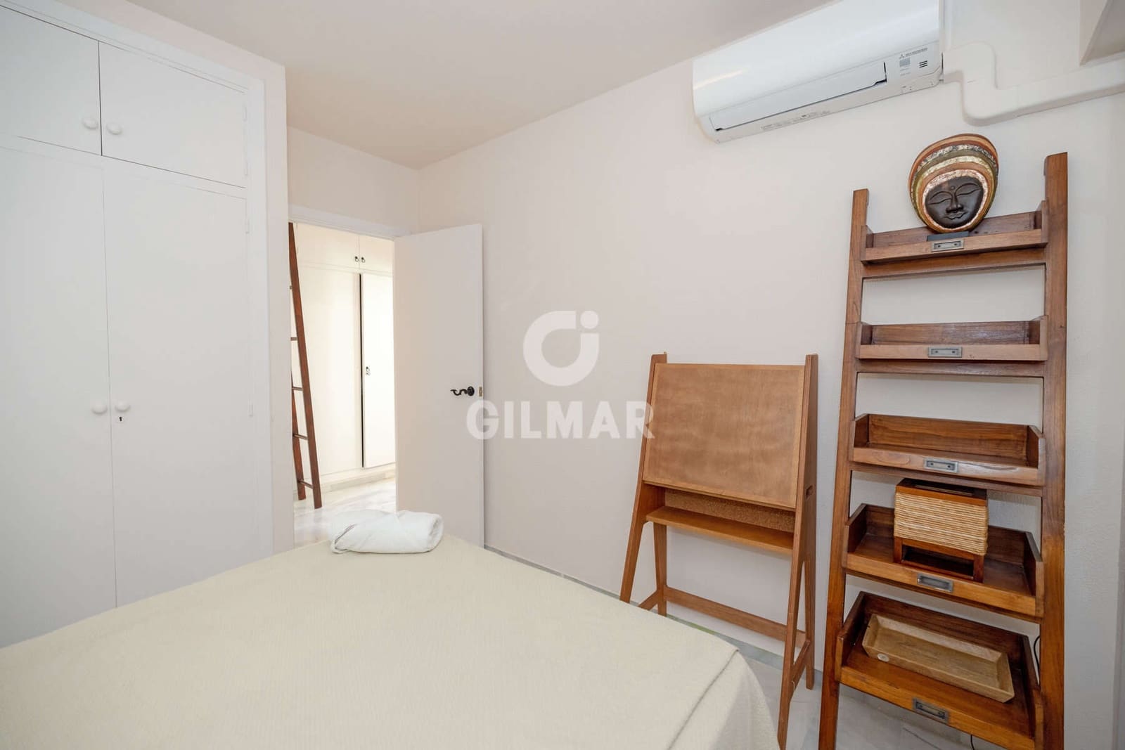 2 sovrum Semi-fristående Villa till salu i Estepona med pool - 375 000 € (Ref: 9592096)