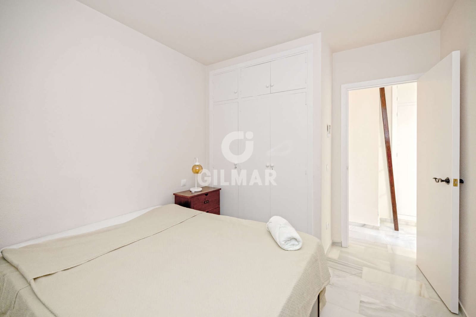 2 sovrum Semi-fristående Villa till salu i Estepona med pool - 375 000 € (Ref: 9592096)