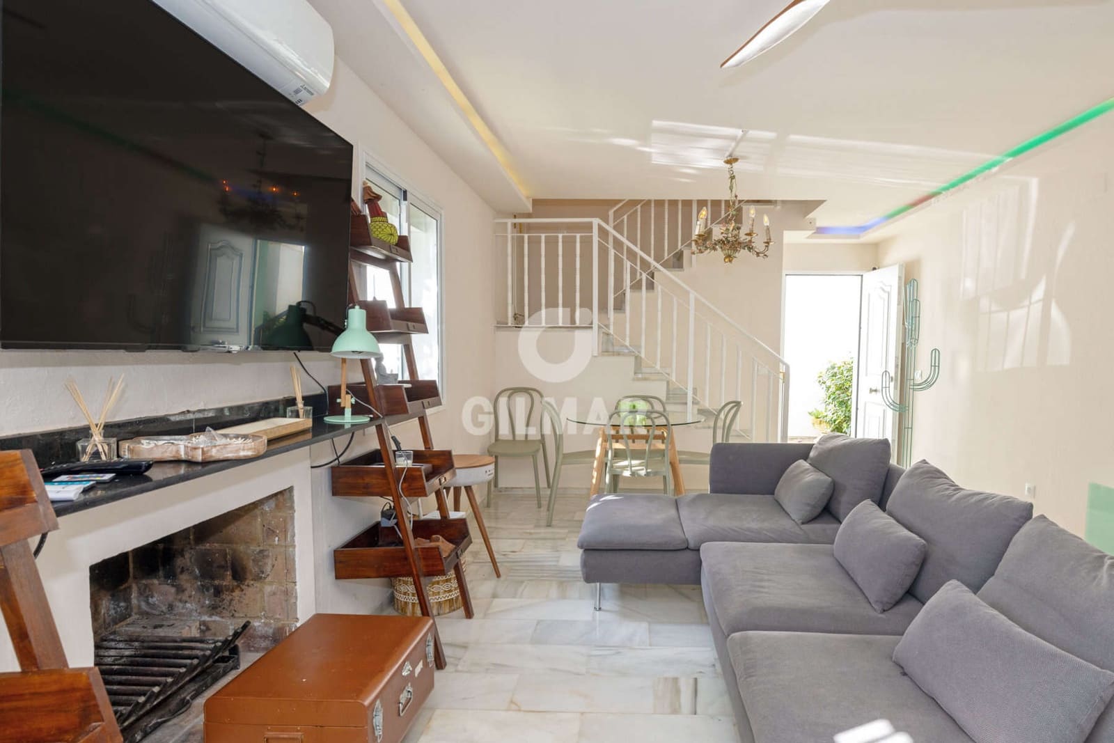 2 sovrum Semi-fristående Villa till salu i Estepona med pool - 375 000 € (Ref: 9592096)