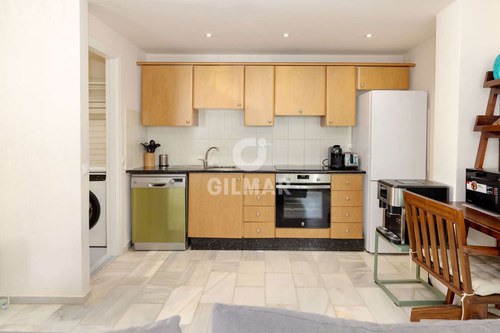 2 sovrum Semi-fristående Villa till salu i Estepona med pool - 375 000 € (Ref: 9592096)