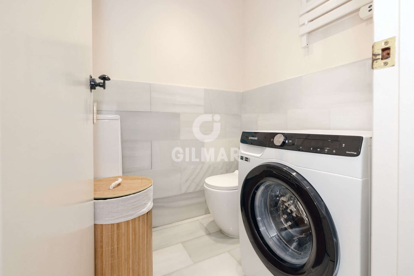 2 sovrum Semi-fristående Villa till salu i Estepona med pool - 375 000 € (Ref: 9592096)