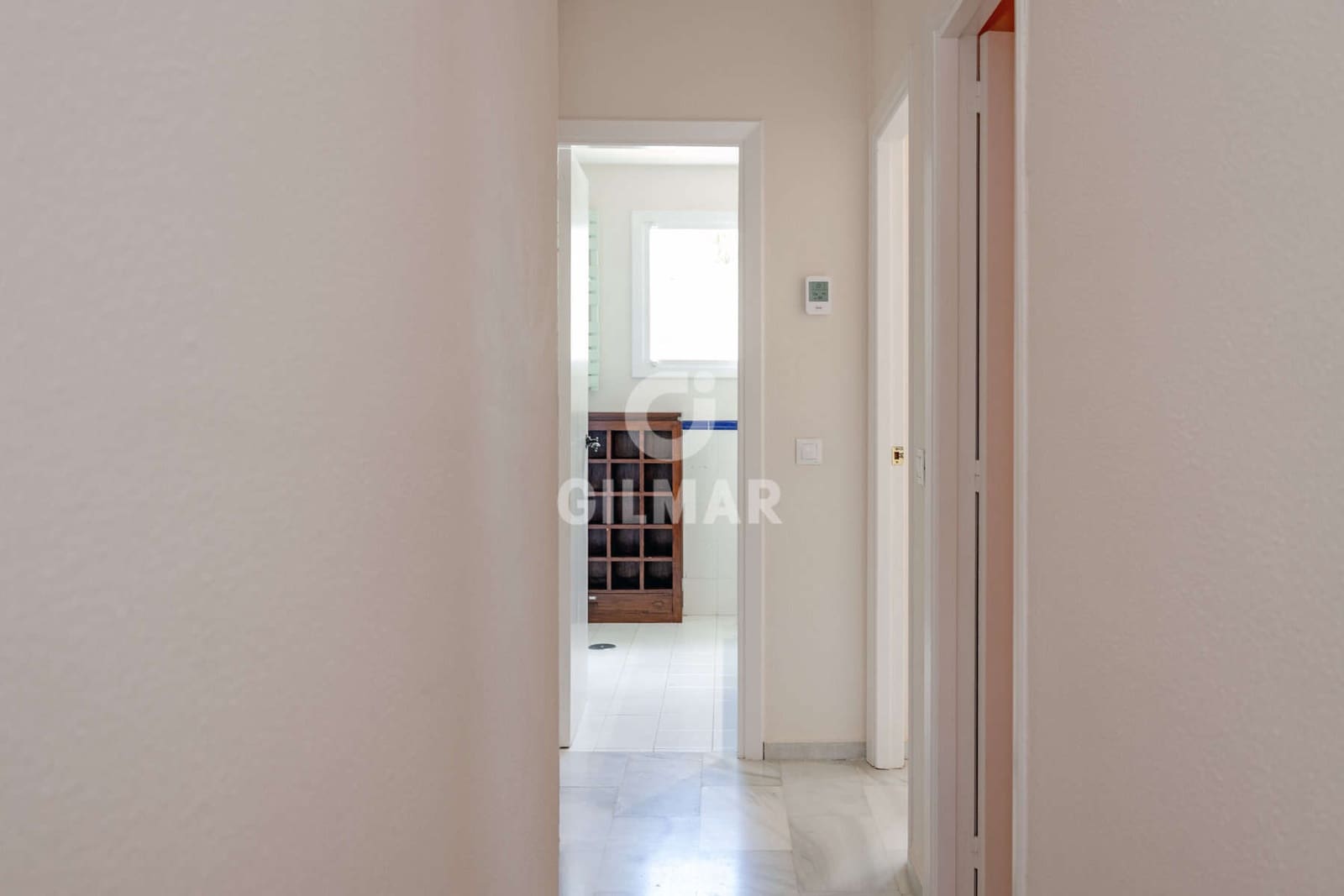 2 sovrum Semi-fristående Villa till salu i Estepona med pool - 375 000 € (Ref: 9592096)