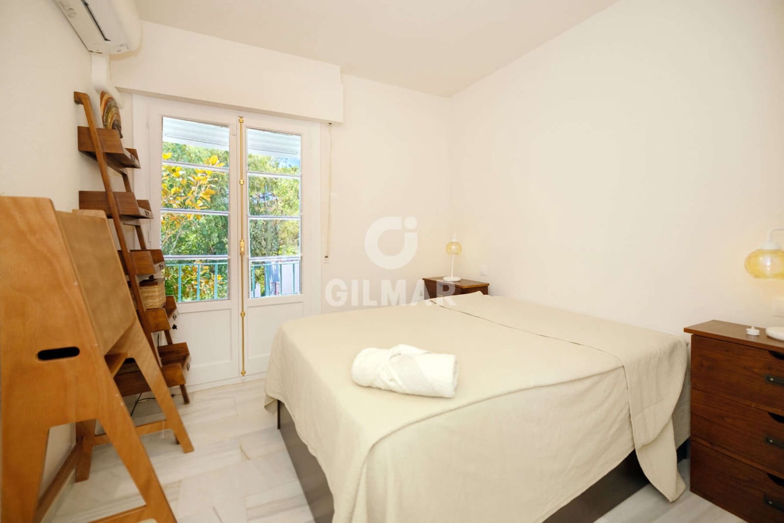 2 sovrum Semi-fristående Villa till salu i Estepona med pool - 375 000 € (Ref: 9592096)