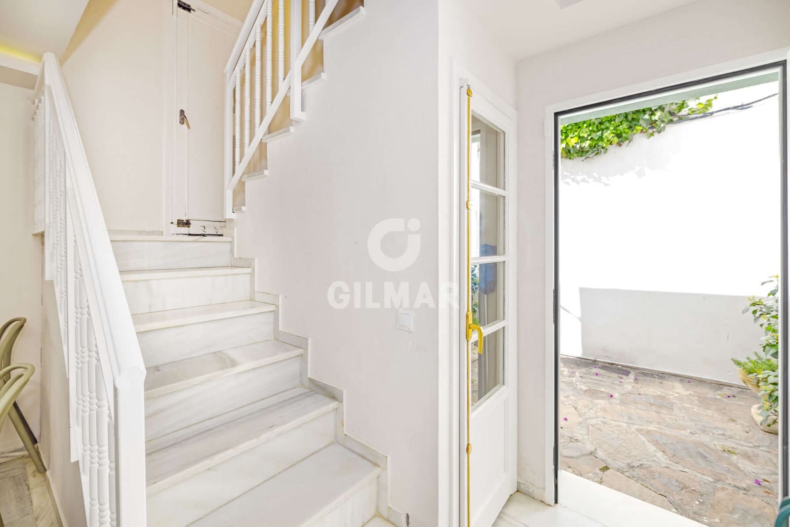 2 sovrum Semi-fristående Villa till salu i Estepona med pool - 375 000 € (Ref: 9592096)