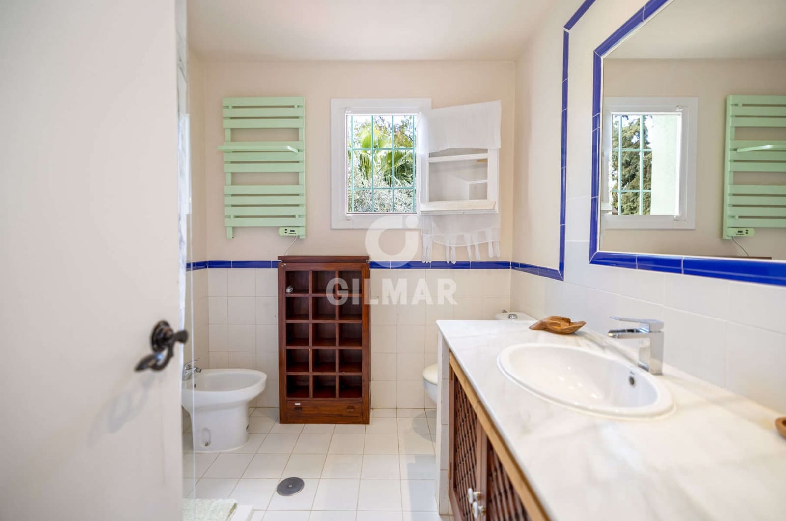 2 sovrum Semi-fristående Villa till salu i Estepona med pool - 375 000 € (Ref: 9592096)