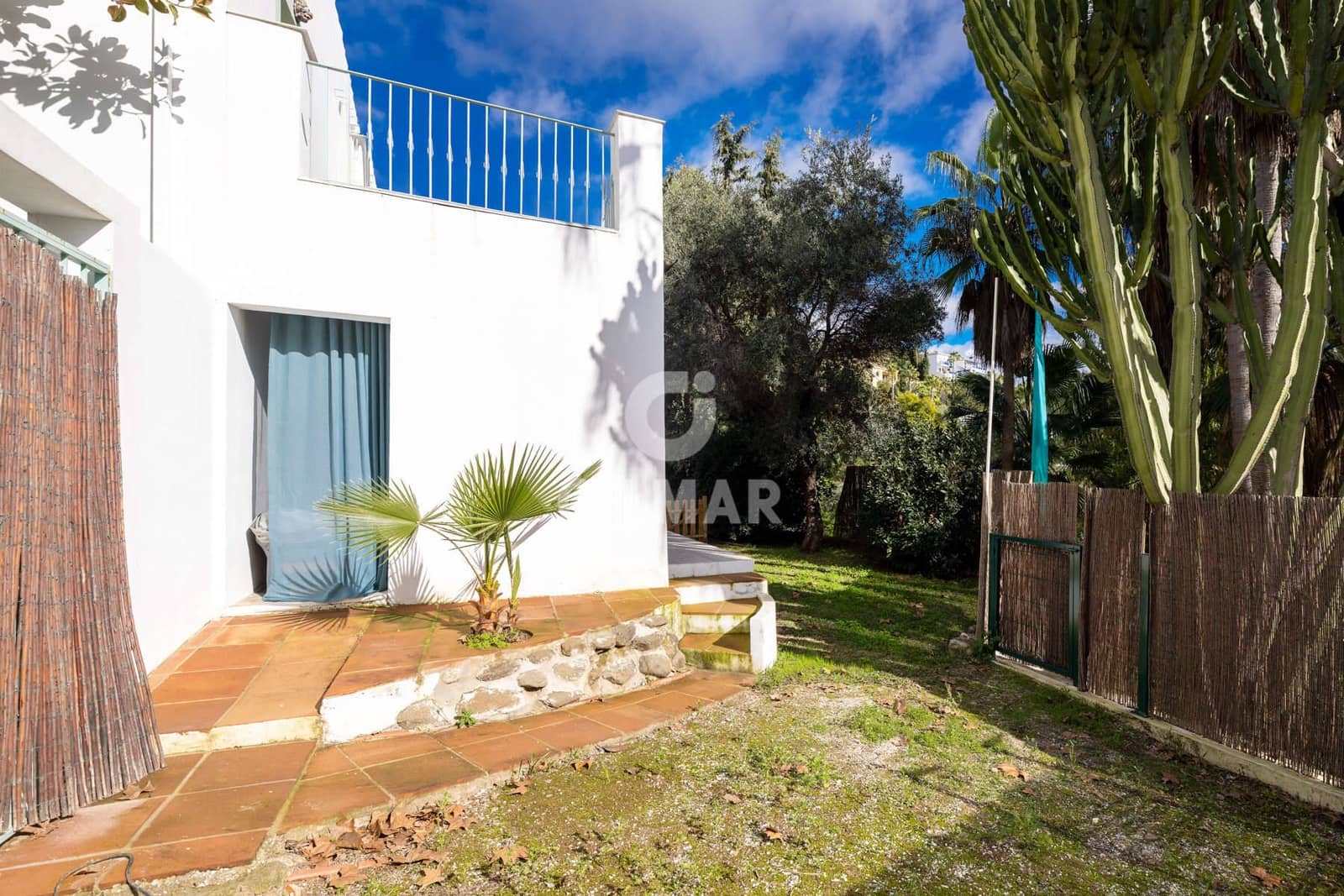 2 sovrum Semi-fristående Villa till salu i Estepona med pool - 375 000 € (Ref: 9592096)