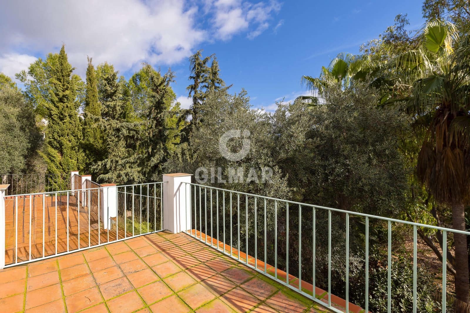 2 sovrum Semi-fristående Villa till salu i Estepona med pool - 375 000 € (Ref: 9592096)