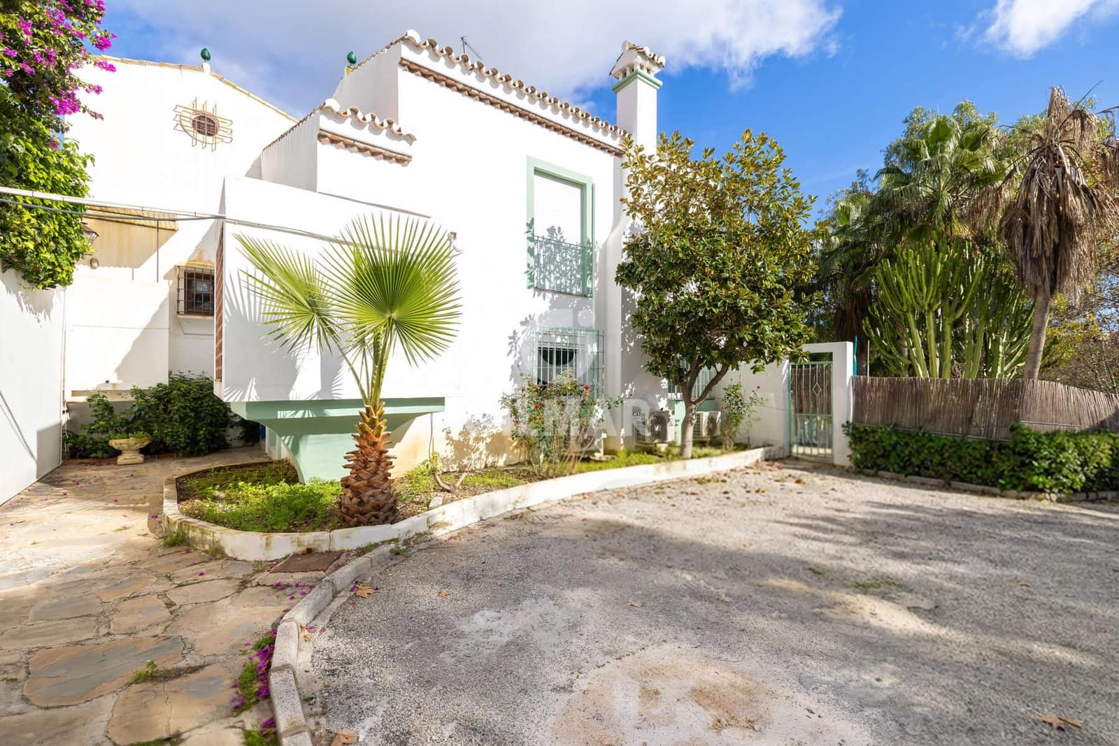 2 sovrum Semi-fristående Villa till salu i Estepona med pool - 375 000 € (Ref: 9592096)