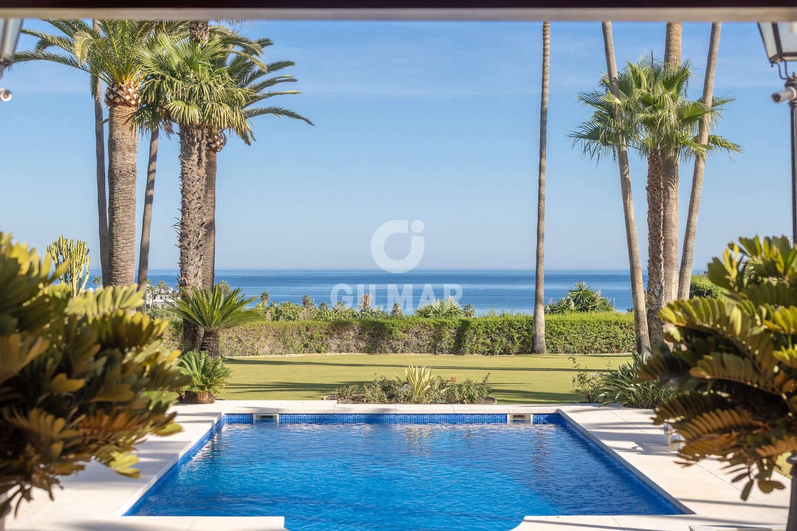 5 bedroom Villa for sale in Estepona with pool - € 4,200,000 (Ref: 9592097)