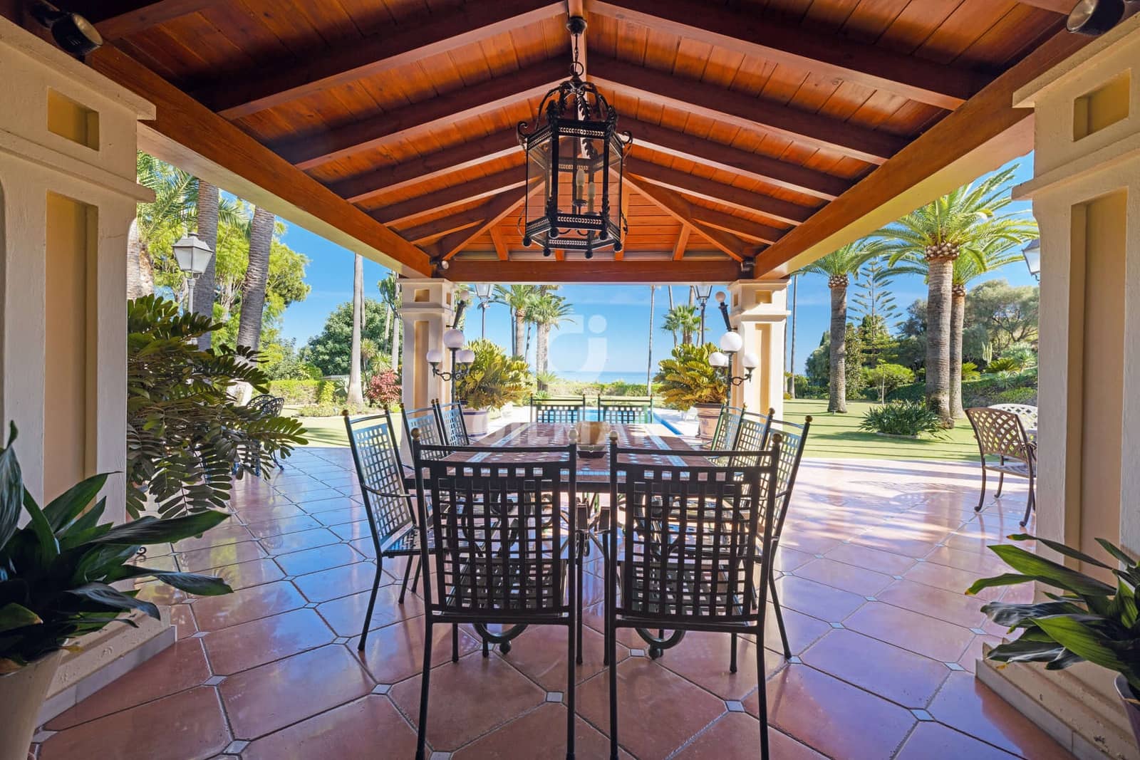 5 bedroom Villa for sale in Estepona with pool - € 4,200,000 (Ref: 9592097)