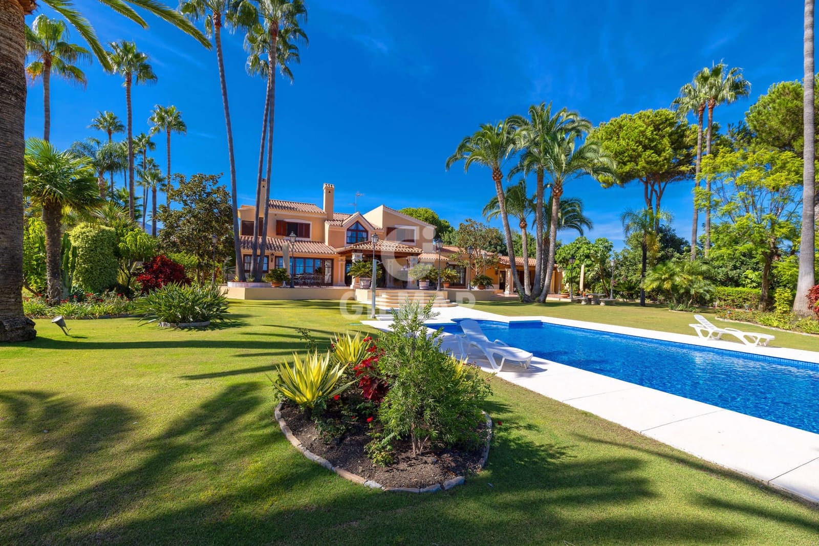 5 bedroom Villa for sale in Estepona with pool - € 4,200,000 (Ref: 9592097)