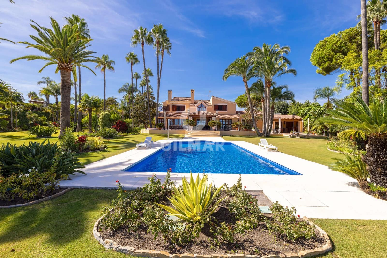 5 bedroom Villa for sale in Estepona with pool - € 4,200,000 (Ref: 9592097)