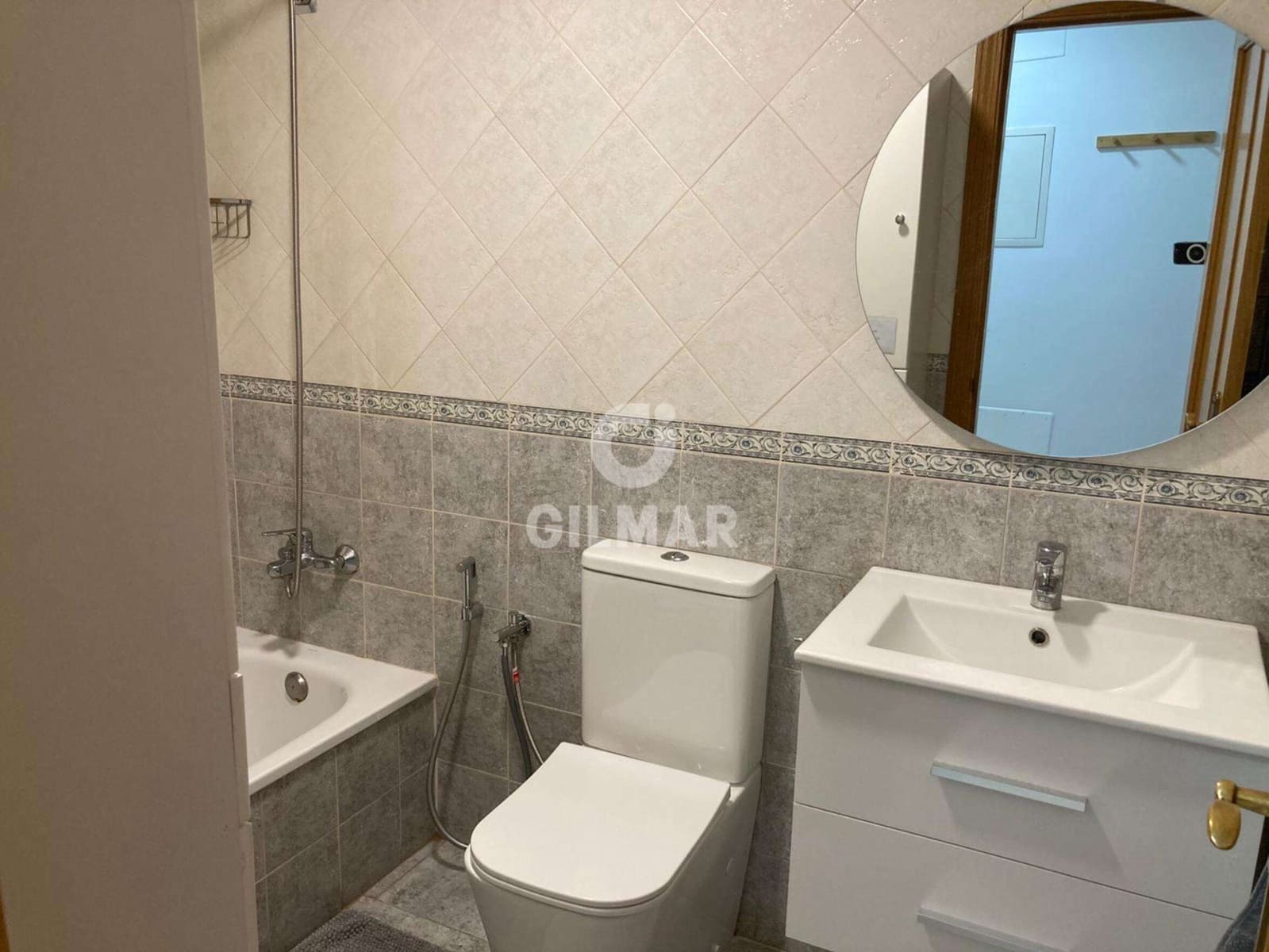 3 makuuhuone Asunto myytävänä paikassa Estepona mukana uima-altaan 
autotalli - 309 000 € (Ref: 9596468)