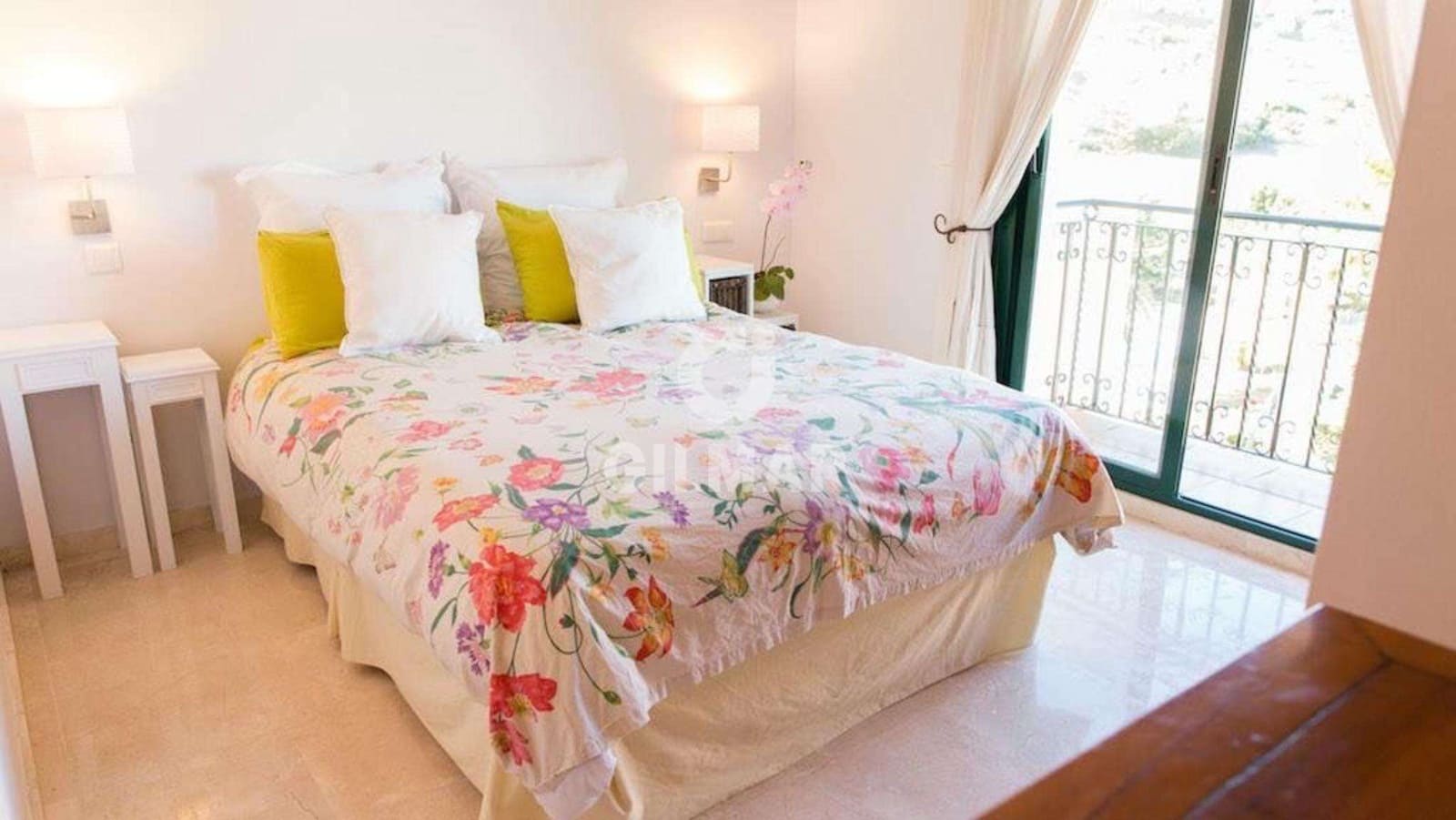 3 slaapkamer Penthouse te koop in La Duquesa / Puerto de la Duquesa met zwembad garage - € 375.000 (Ref: 9599816)