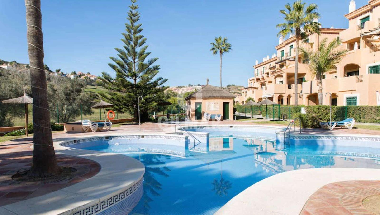 3 slaapkamer Penthouse te koop in La Duquesa / Puerto de la Duquesa met zwembad garage - € 375.000 (Ref: 9599816)