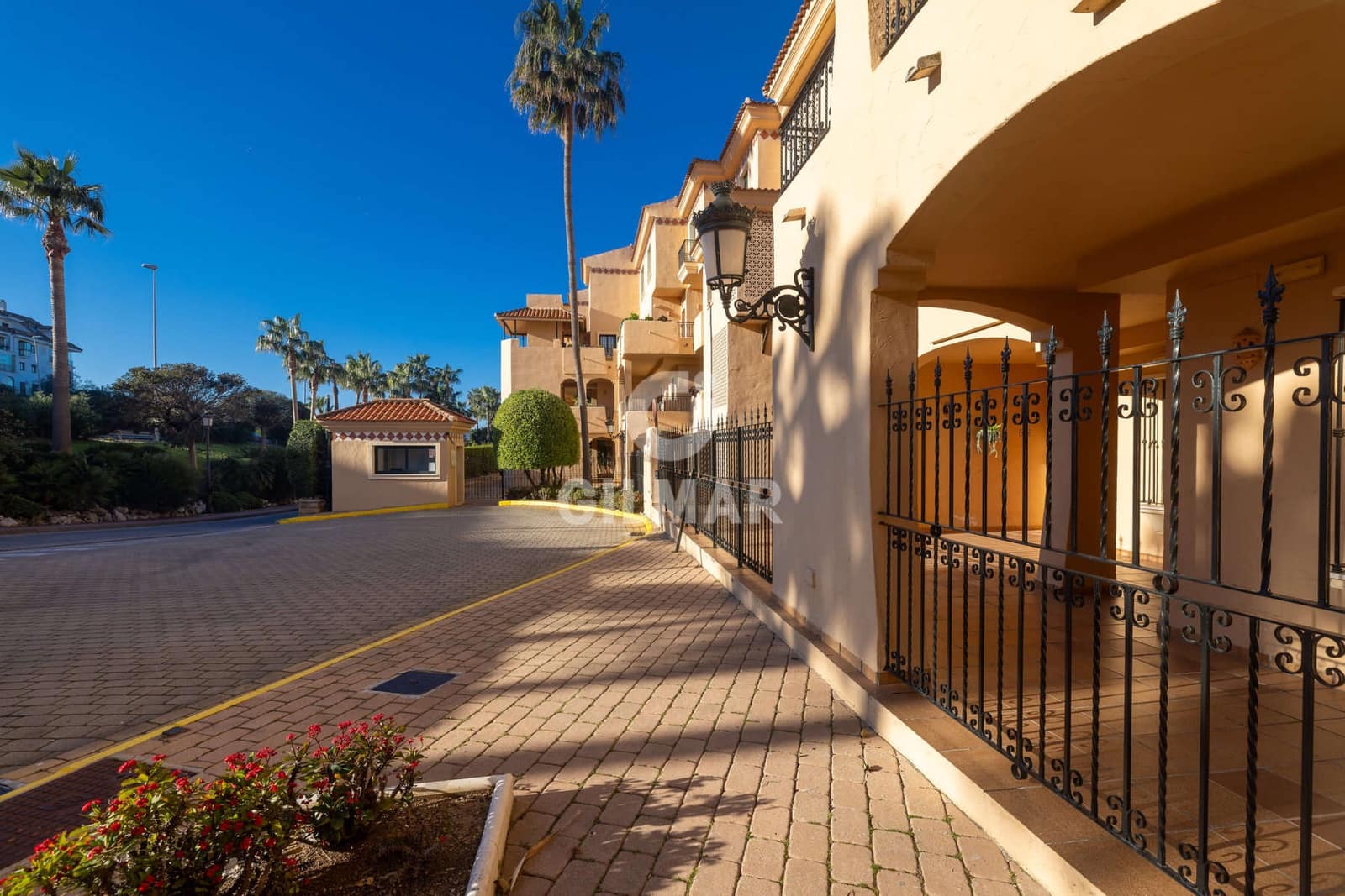 3 bedroom Penthouse for sale in La Duquesa / Puerto de la Duquesa with pool garage - € 375,000 (Ref: 9599816)