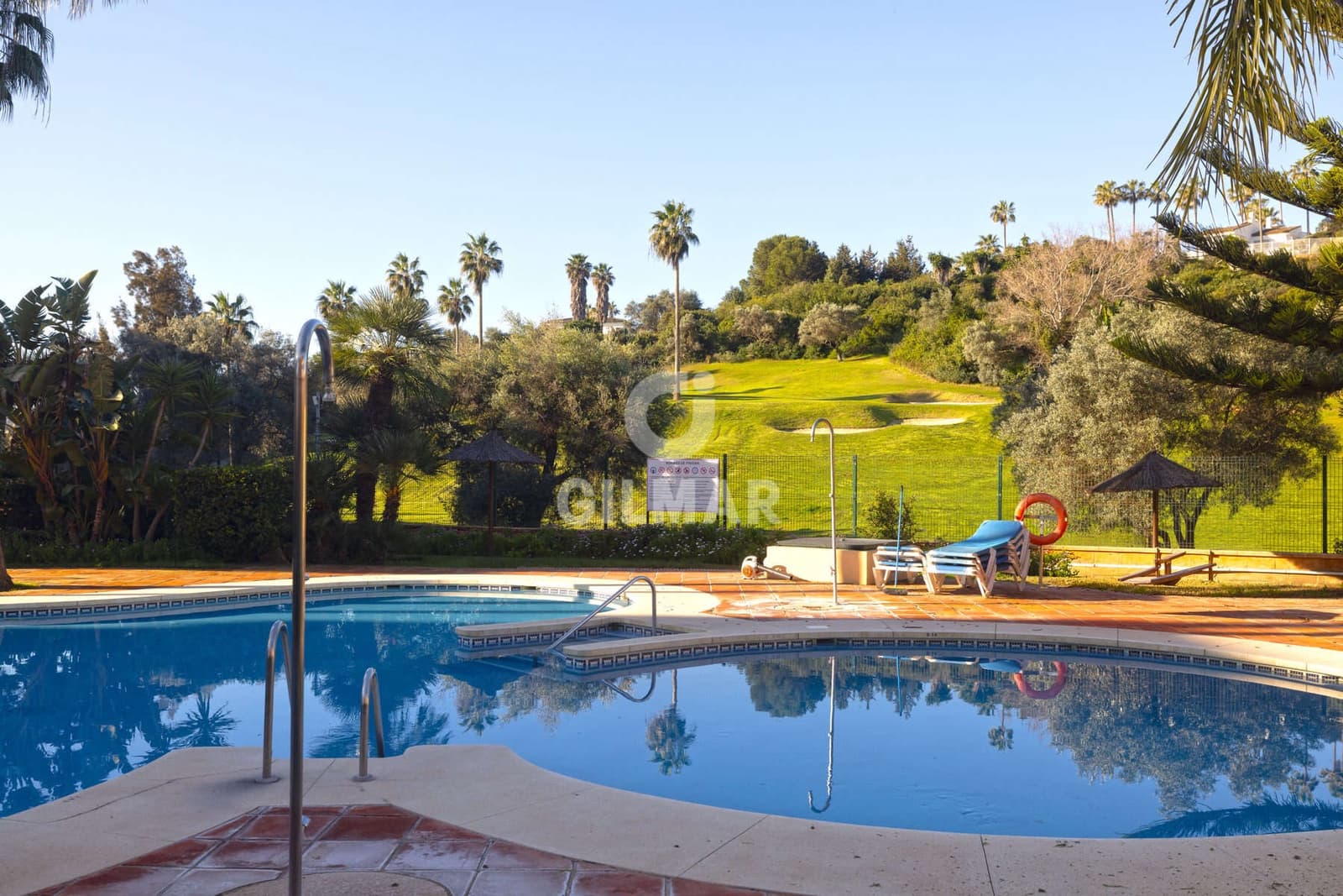 3 bedroom Penthouse for sale in La Duquesa / Puerto de la Duquesa with pool garage - € 375,000 (Ref: 9599816)