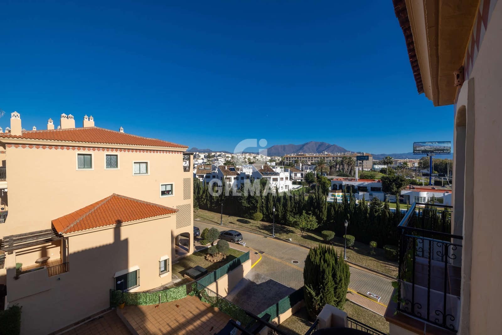 3 bedroom Penthouse for sale in La Duquesa / Puerto de la Duquesa with pool garage - € 375,000 (Ref: 9599816)