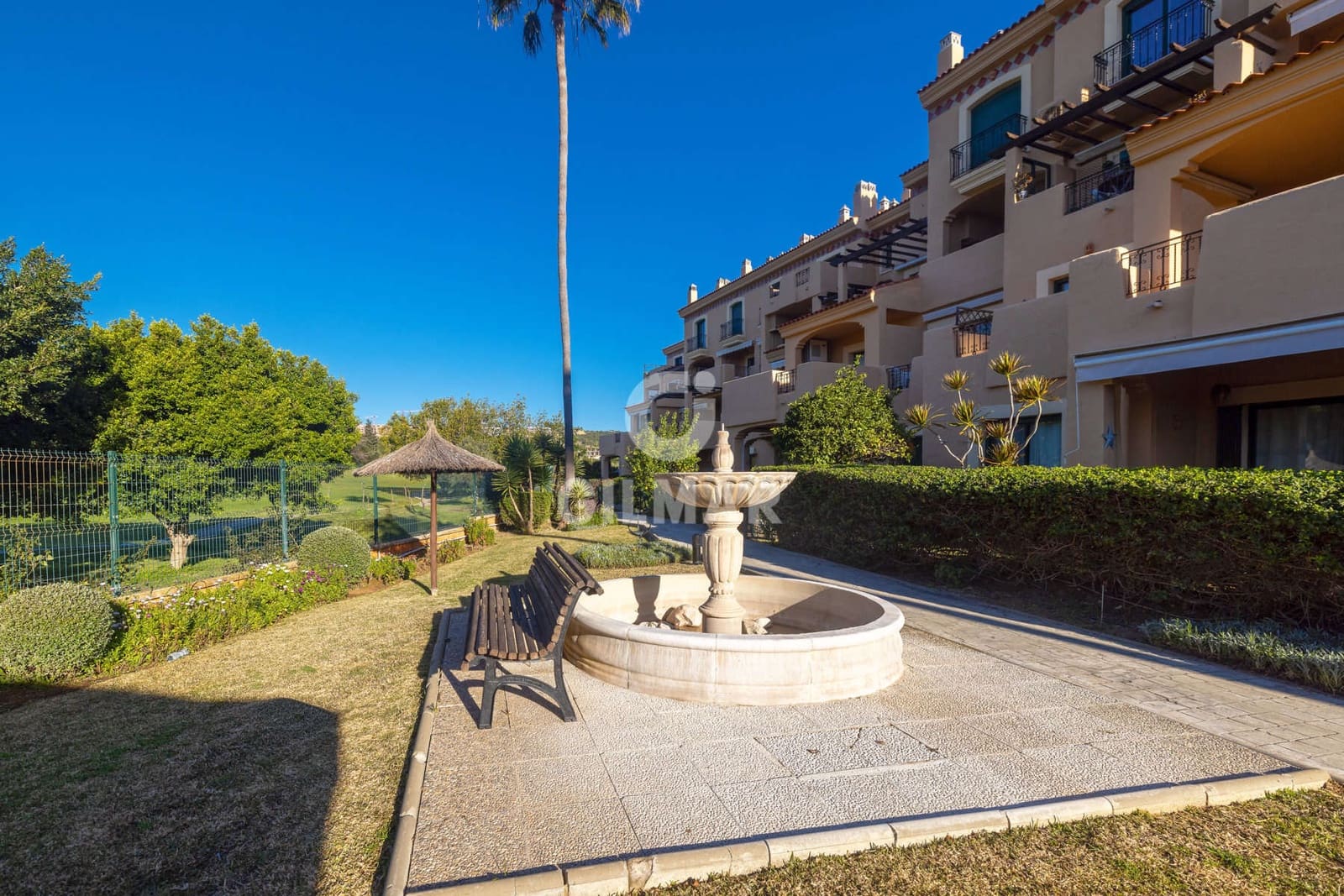 3 bedroom Penthouse for sale in La Duquesa / Puerto de la Duquesa with pool garage - € 375,000 (Ref: 9599816)