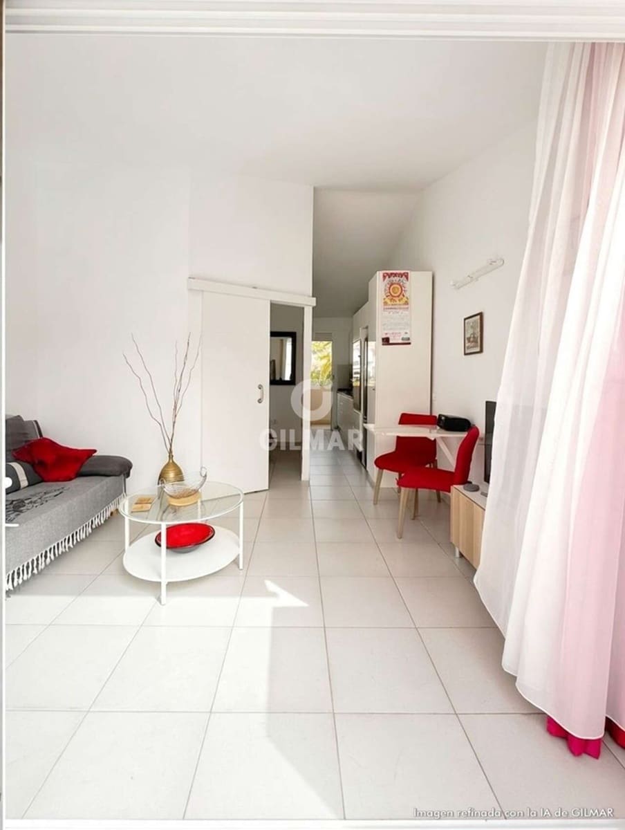 1 bedroom Flat for sale in Playa de las Americas with garage - € 220,000 (Ref: 9603483)