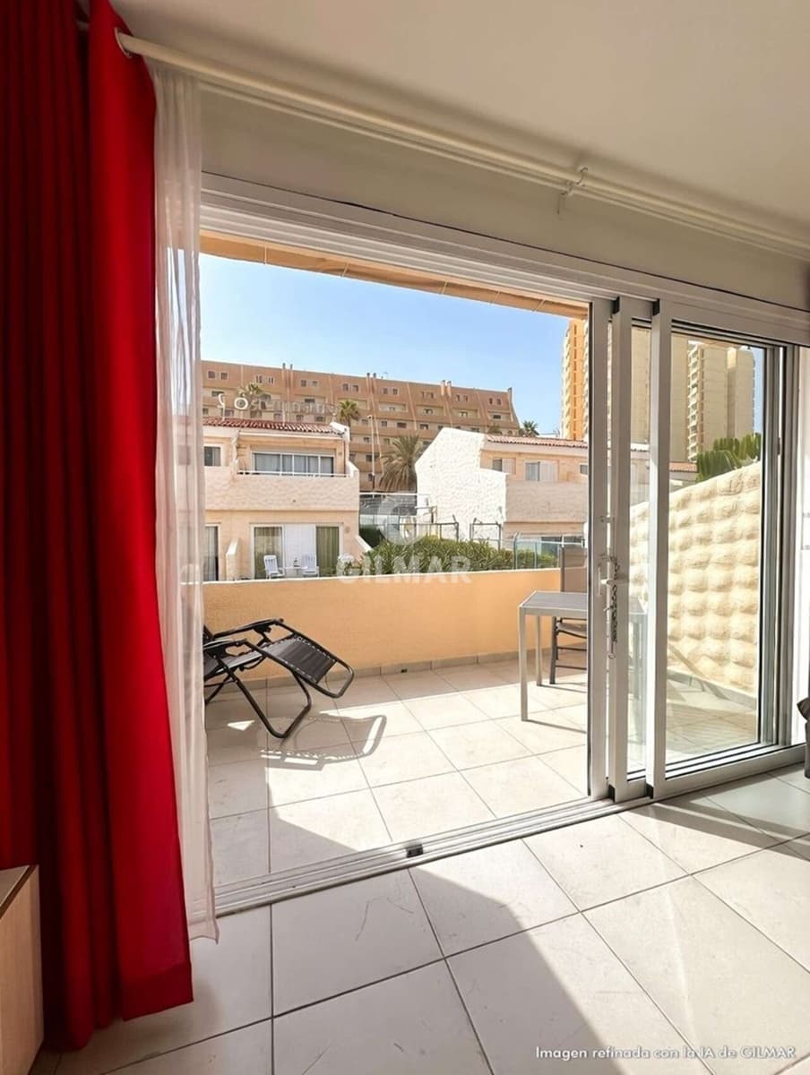 1 bedroom Flat for sale in Playa de las Americas with garage - € 220,000 (Ref: 9603483)