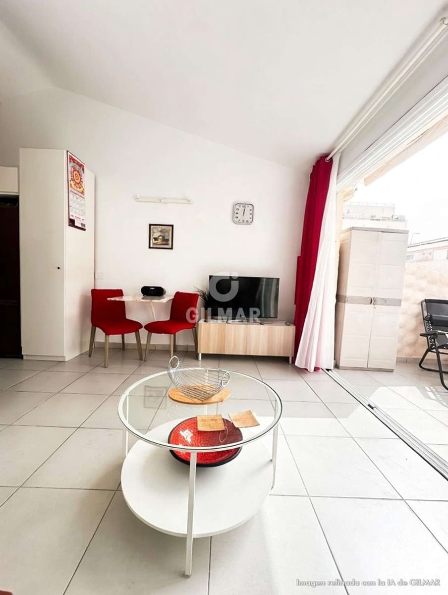 1 bedroom Flat for sale in Playa de las Americas with garage - € 220,000 (Ref: 9603483)