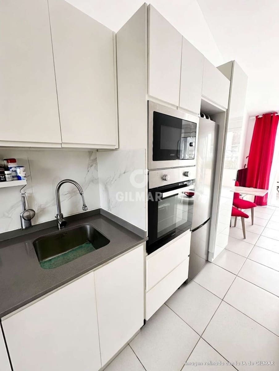 1 bedroom Flat for sale in Playa de las Americas with garage - € 220,000 (Ref: 9603483)