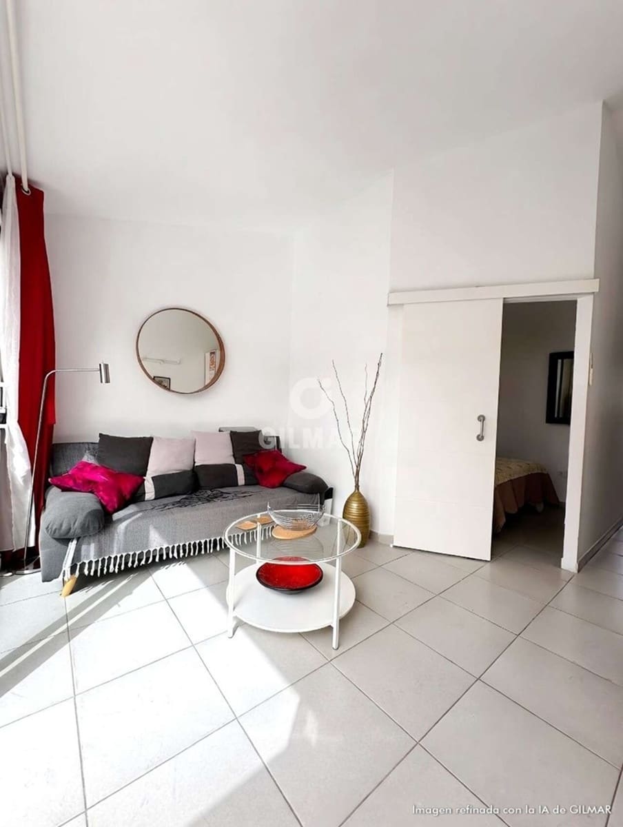 1 bedroom Flat for sale in Playa de las Americas with garage - € 220,000 (Ref: 9603483)