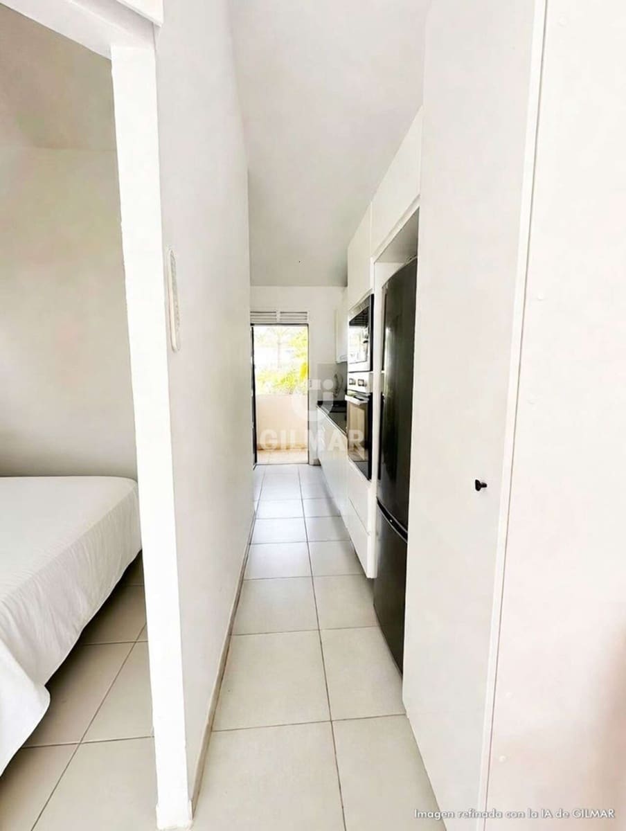 1 bedroom Flat for sale in Playa de las Americas with garage - € 220,000 (Ref: 9603483)