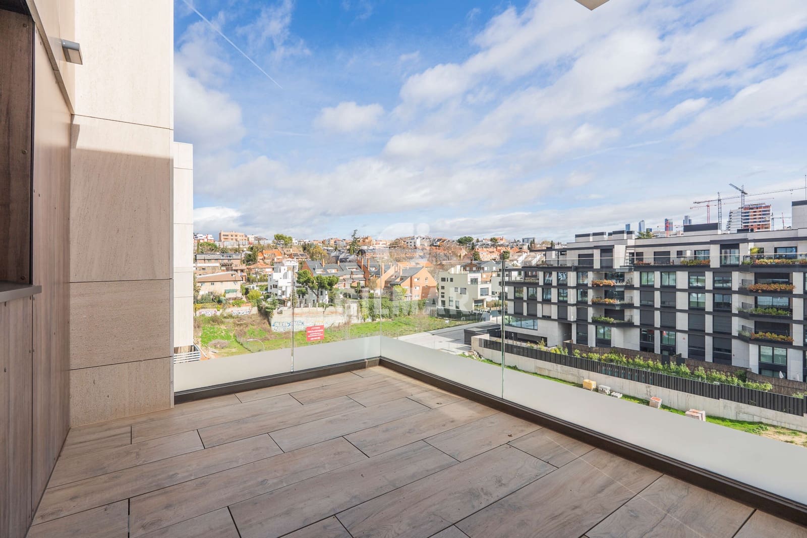 2 soveværelse Penthouse til salg i Madrid by med swimmingpool garage - € 950.000 (Ref: 9605519)