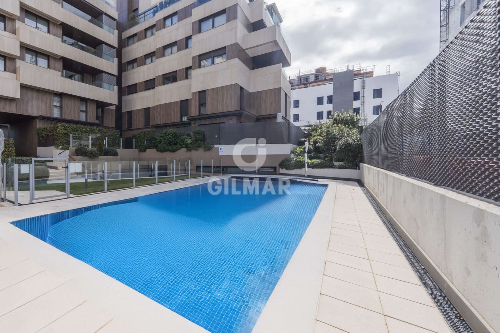 2 soveværelse Penthouse til salg i Madrid by med swimmingpool garage - € 950.000 (Ref: 9605519)