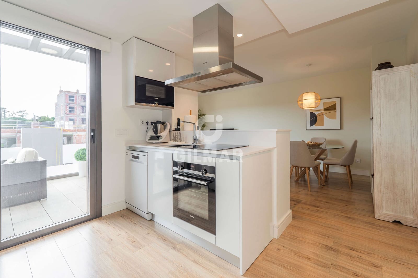 2 soveværelse Penthouse til salg i Madrid by med swimmingpool garage - € 950.000 (Ref: 9605519)