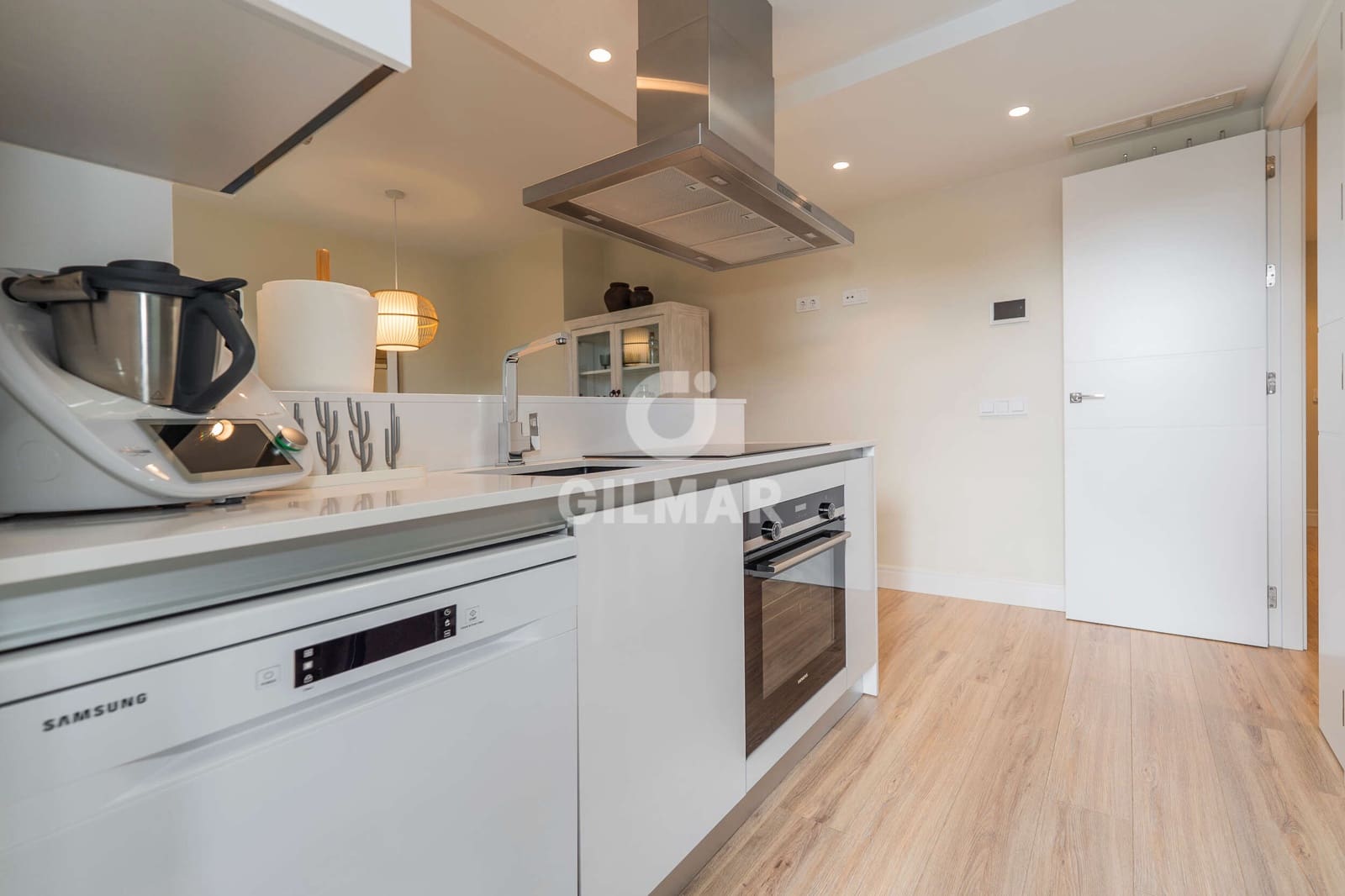 2 soveværelse Penthouse til salg i Madrid by med swimmingpool garage - € 950.000 (Ref: 9605519)