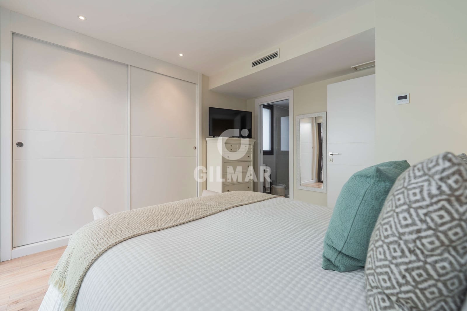 2 soveværelse Penthouse til salg i Madrid by med swimmingpool garage - € 950.000 (Ref: 9605519)