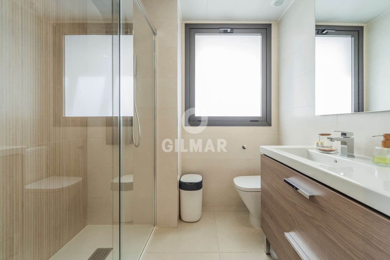 2 soveværelse Penthouse til salg i Madrid by med swimmingpool garage - € 950.000 (Ref: 9605519)