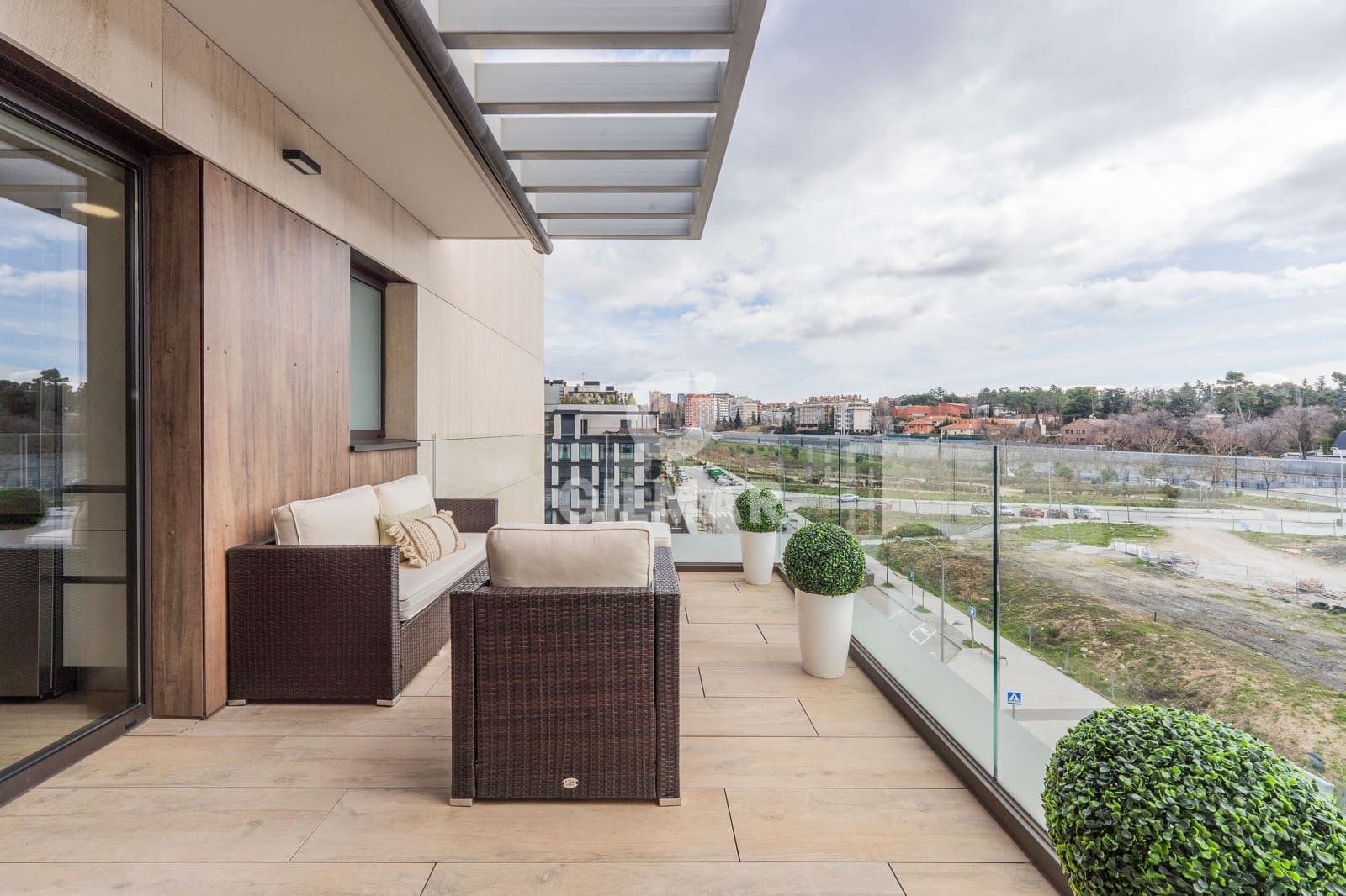 2 soveværelse Penthouse til salg i Madrid by med swimmingpool garage - € 950.000 (Ref: 9605519)