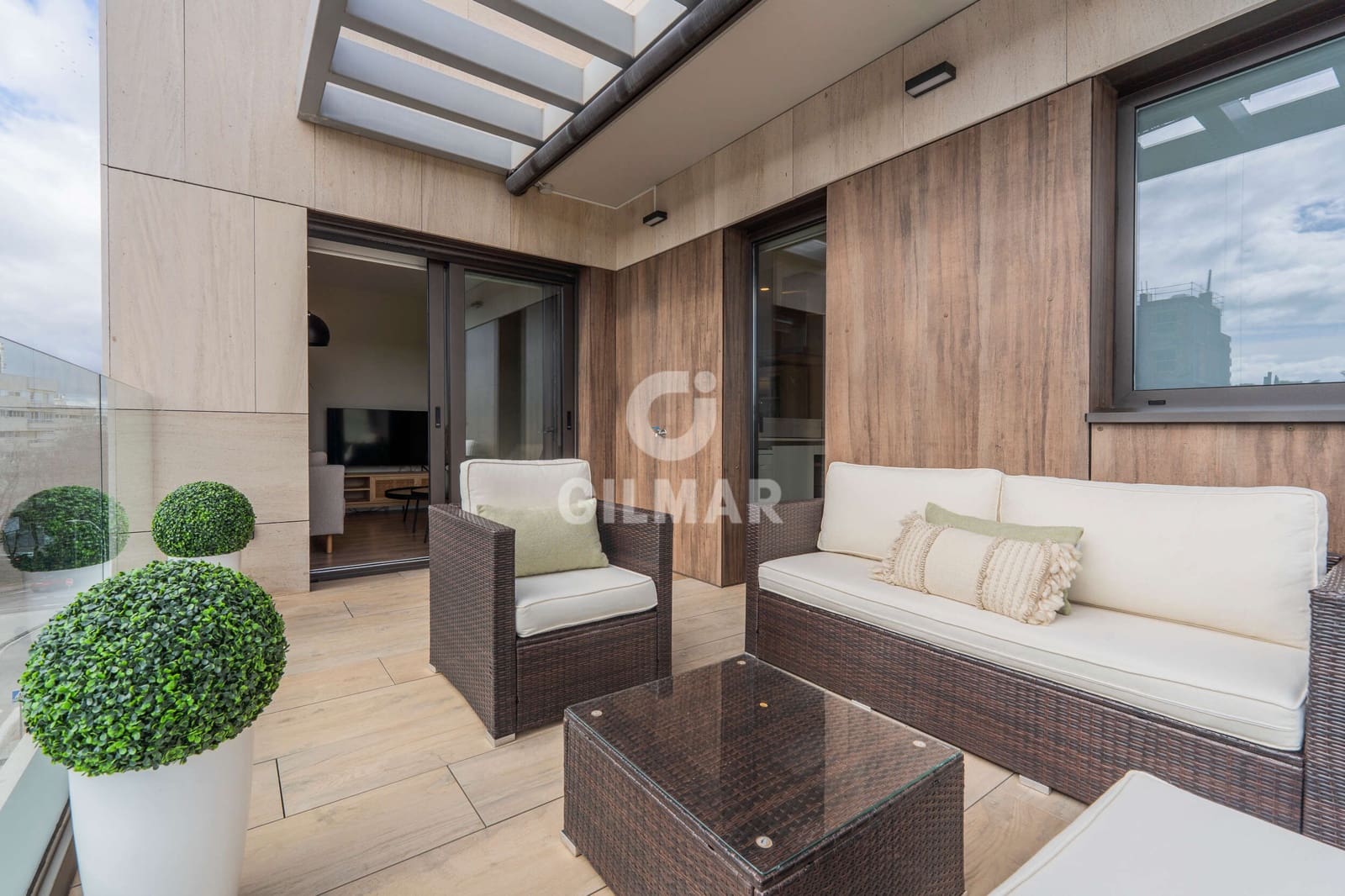 2 soveværelse Penthouse til salg i Madrid by med swimmingpool garage - € 950.000 (Ref: 9605519)